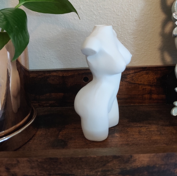 Body Statue - Picture 2 of 8